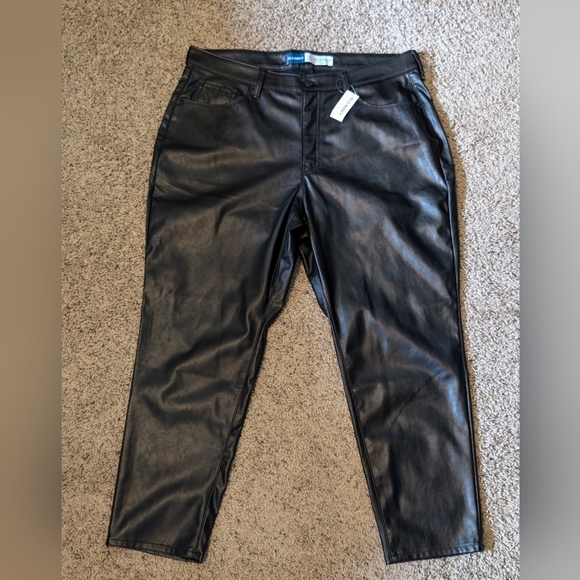 NWT Faux-Leather Black High Rise Straight Leg Stretch Pants 16P - Picture 12 of 15
